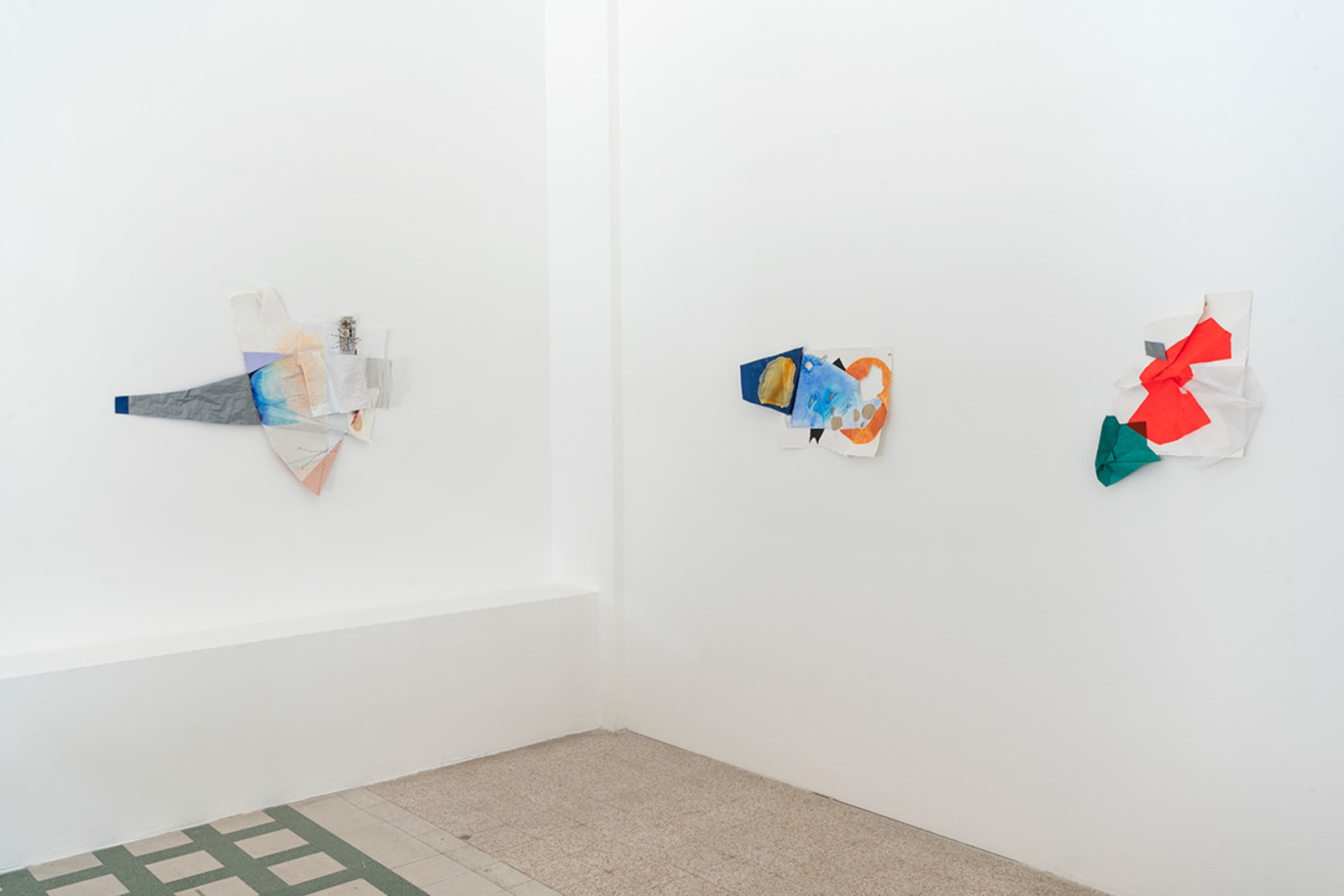Jessica Stockholder – What is Normal. Installation view at Galleria Raffaella Cortese, via A. Stradella 1, Milan, 2021. Photo: Lorenzo Palmieri.